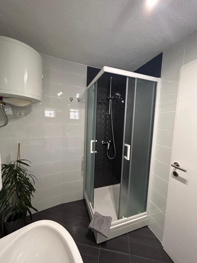 Little Shine Apartment Bol