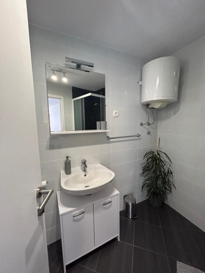 Little Shine Apartment Bol