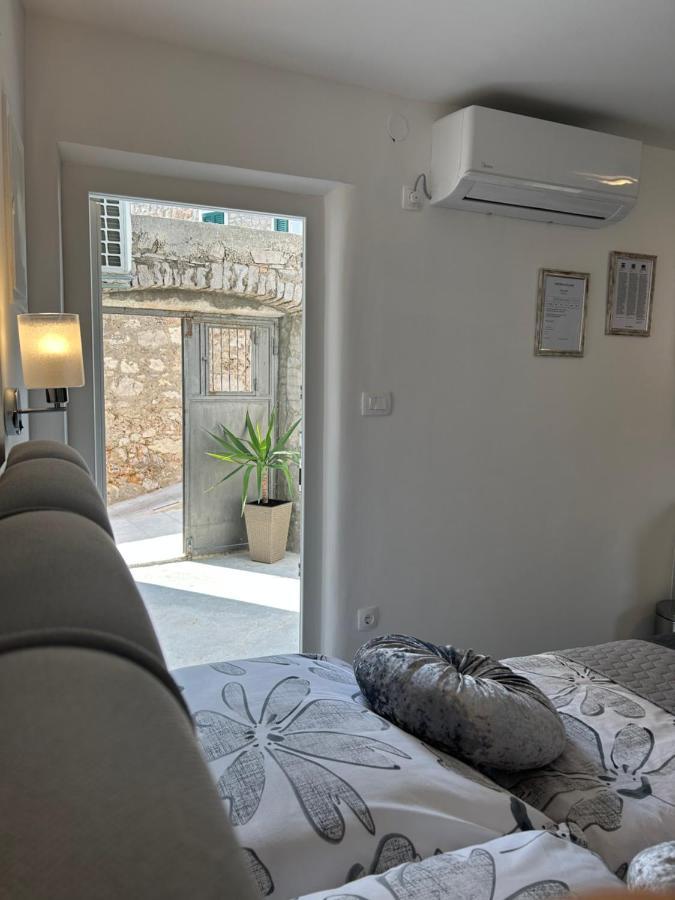 Little Shine Apartment Bol